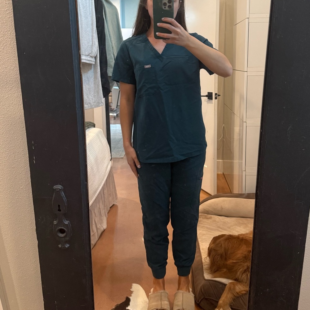 Women’s figs scrubs